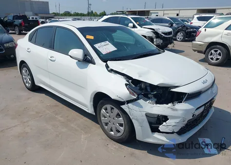 2022 Kia Rio S z USA, uszkodzony, nr VIN 3KPA24AD3NE493632